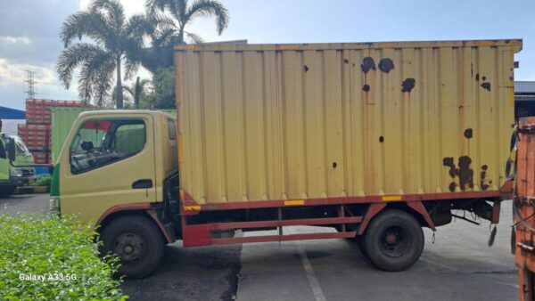 Truck Logistik Kuning SMS